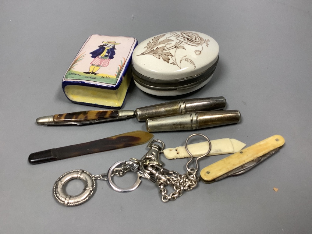 A pottery snuff box, picnic corkscrews and pen knives